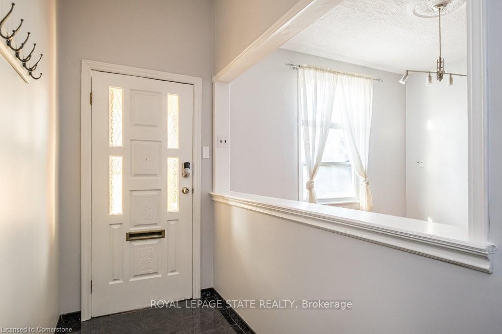 Photo 3 of 136 Dundurn Street N, Hamilton, Strathcona — HOMEH