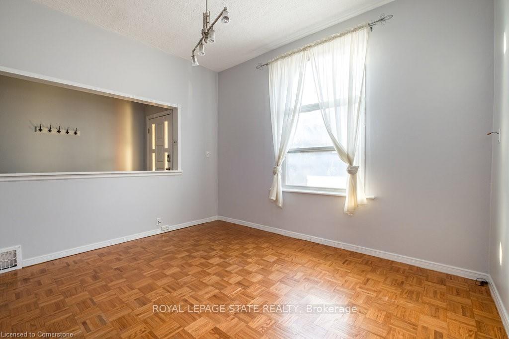 Photo 5 of 136 Dundurn Street N, Hamilton, Strathcona — HOMEH