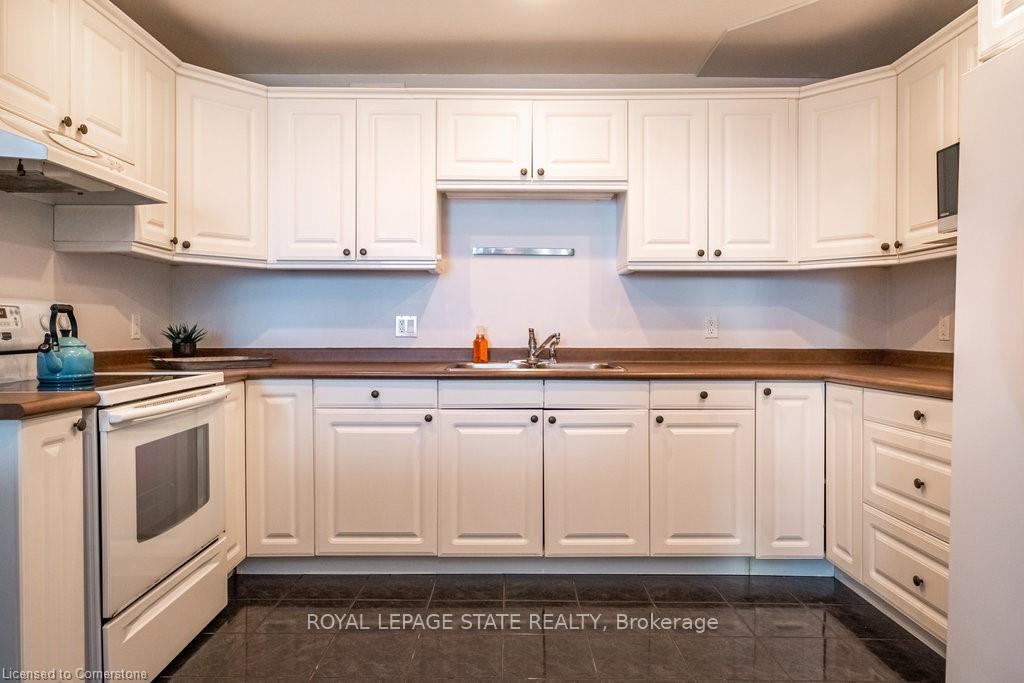 Photo 11 of 136 Dundurn Street N, Hamilton, Strathcona — HOMEH