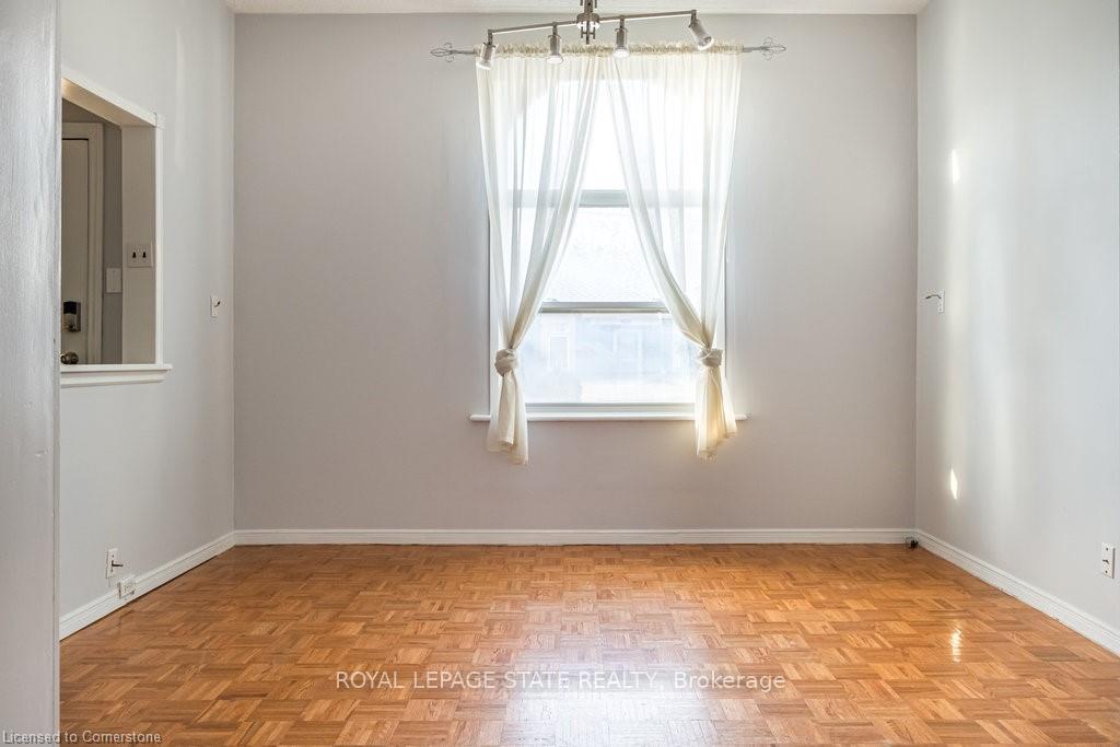 Photo 13 of 136 Dundurn Street N, Hamilton, Strathcona — HOMEH