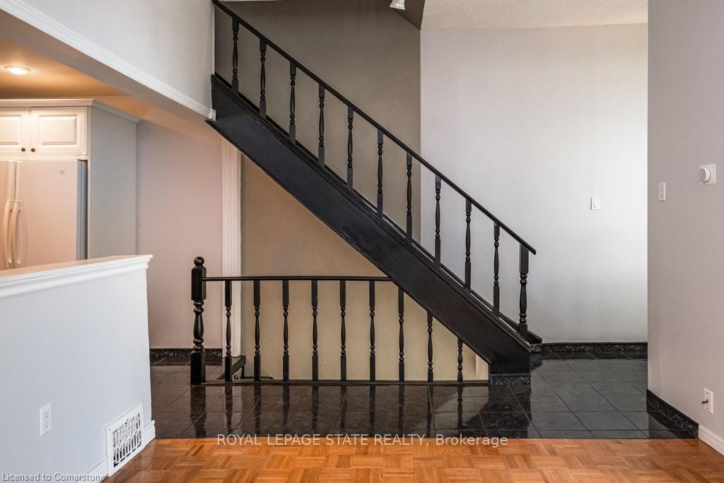 Photo 15 of 136 Dundurn Street N, Hamilton, Strathcona — HOMEH