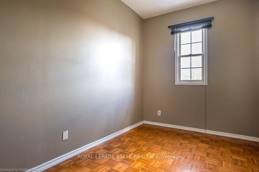 Photo 23 of 136 Dundurn Street N, Hamilton, Strathcona — HOMEH
