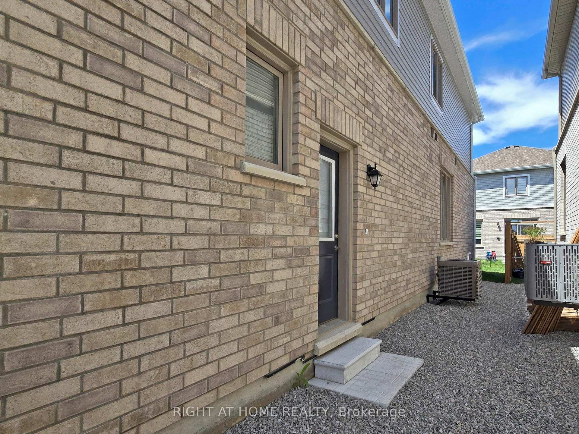 Photo 22 of 71 Phoenix Boulevard, Barrie, Rural Barrie Southeast — HOMEH