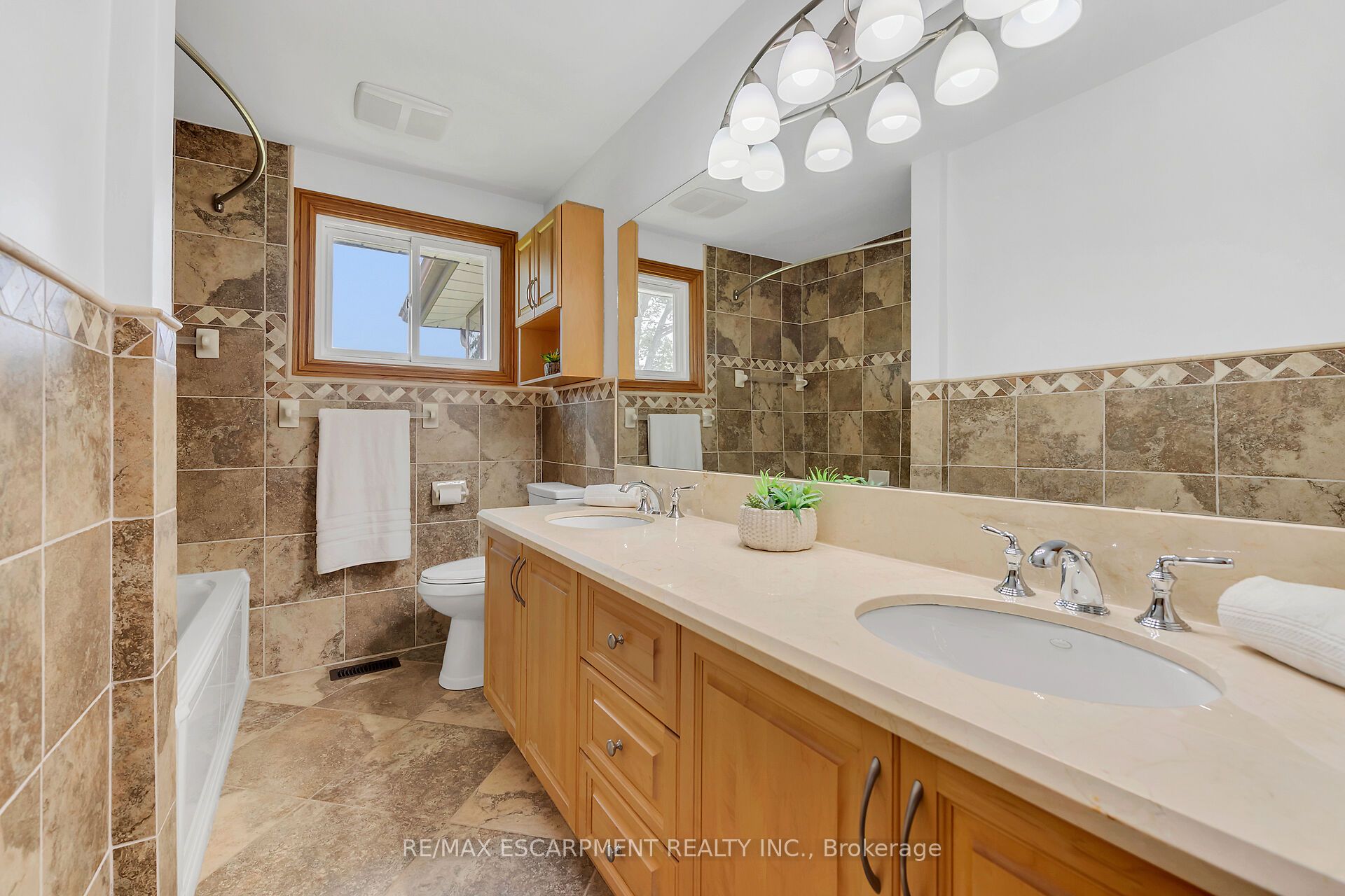 Photo 64 of 617 Eighth Road E, Hamilton, Rural Stoney Creek — HOMEH