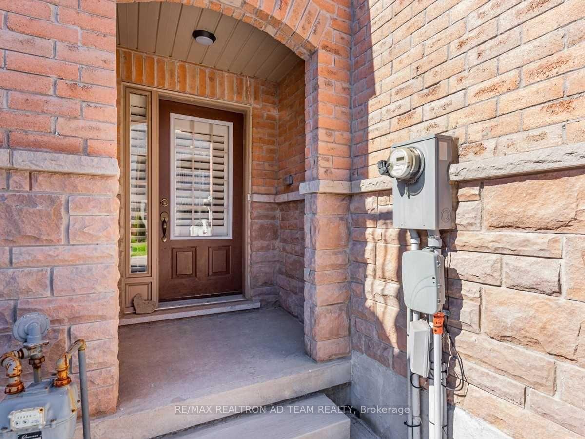 Photo 2 of 437 Rossland Road E, Ajax, Central East — HOMEH