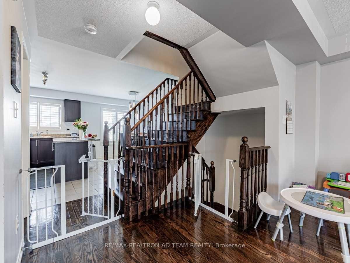Photo 11 of 437 Rossland Road E, Ajax, Central East — HOMEH