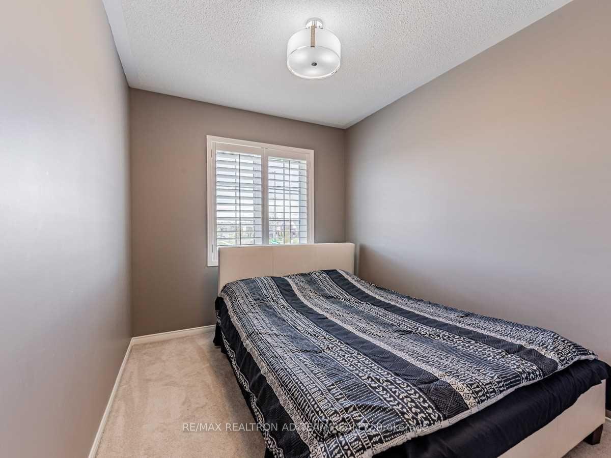 Photo 17 of 437 Rossland Road E, Ajax, Central East — HOMEH