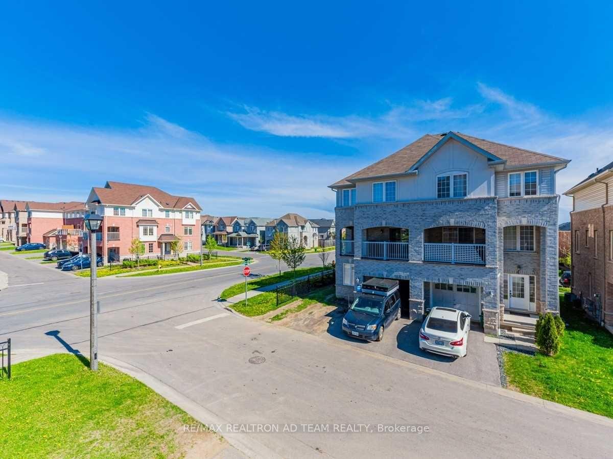 Photo 21 of 437 Rossland Road E, Ajax, Central East — HOMEH