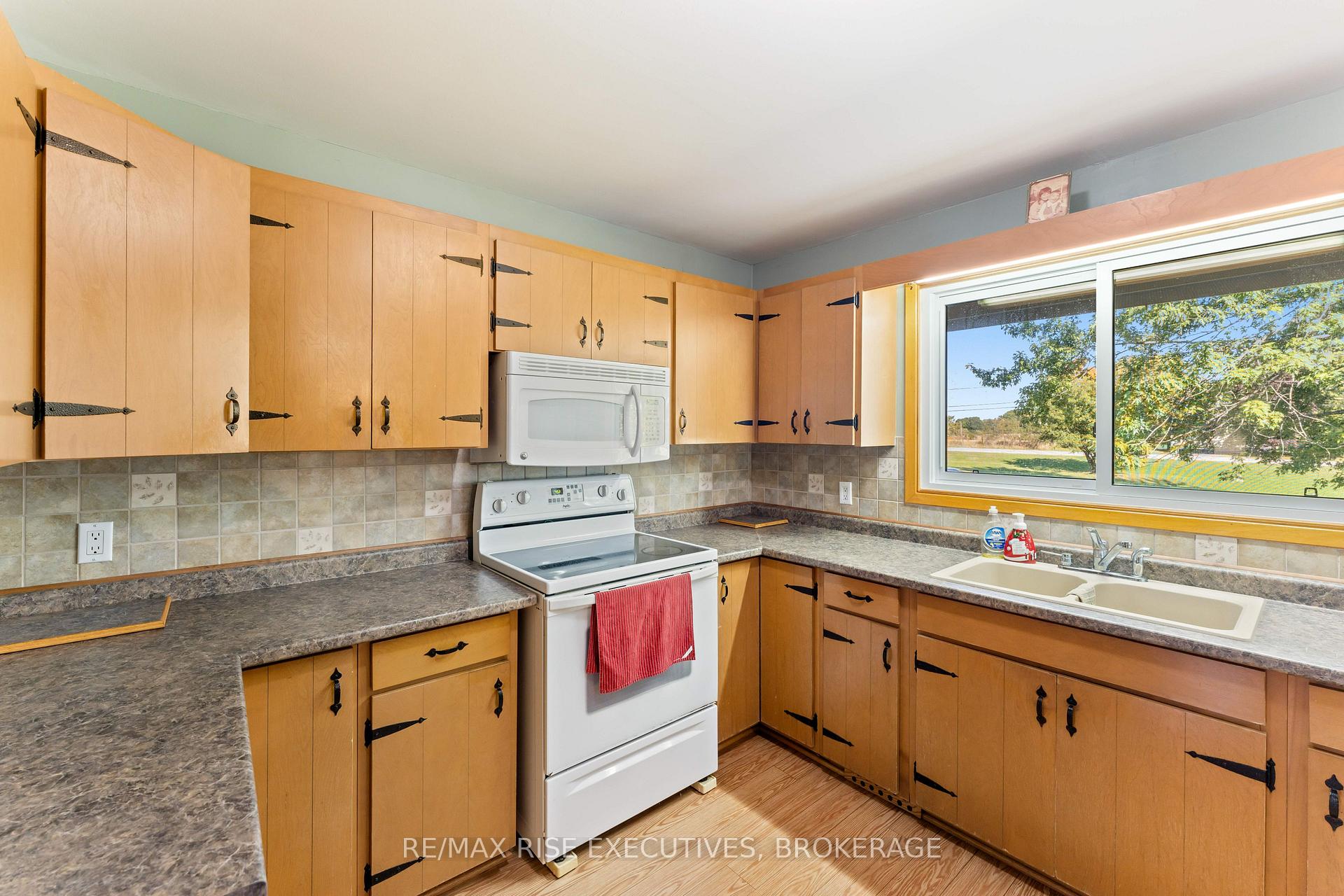 Photo 14 of 1033 Coupland Road, Frontenac, Frontenac South — HOMEH