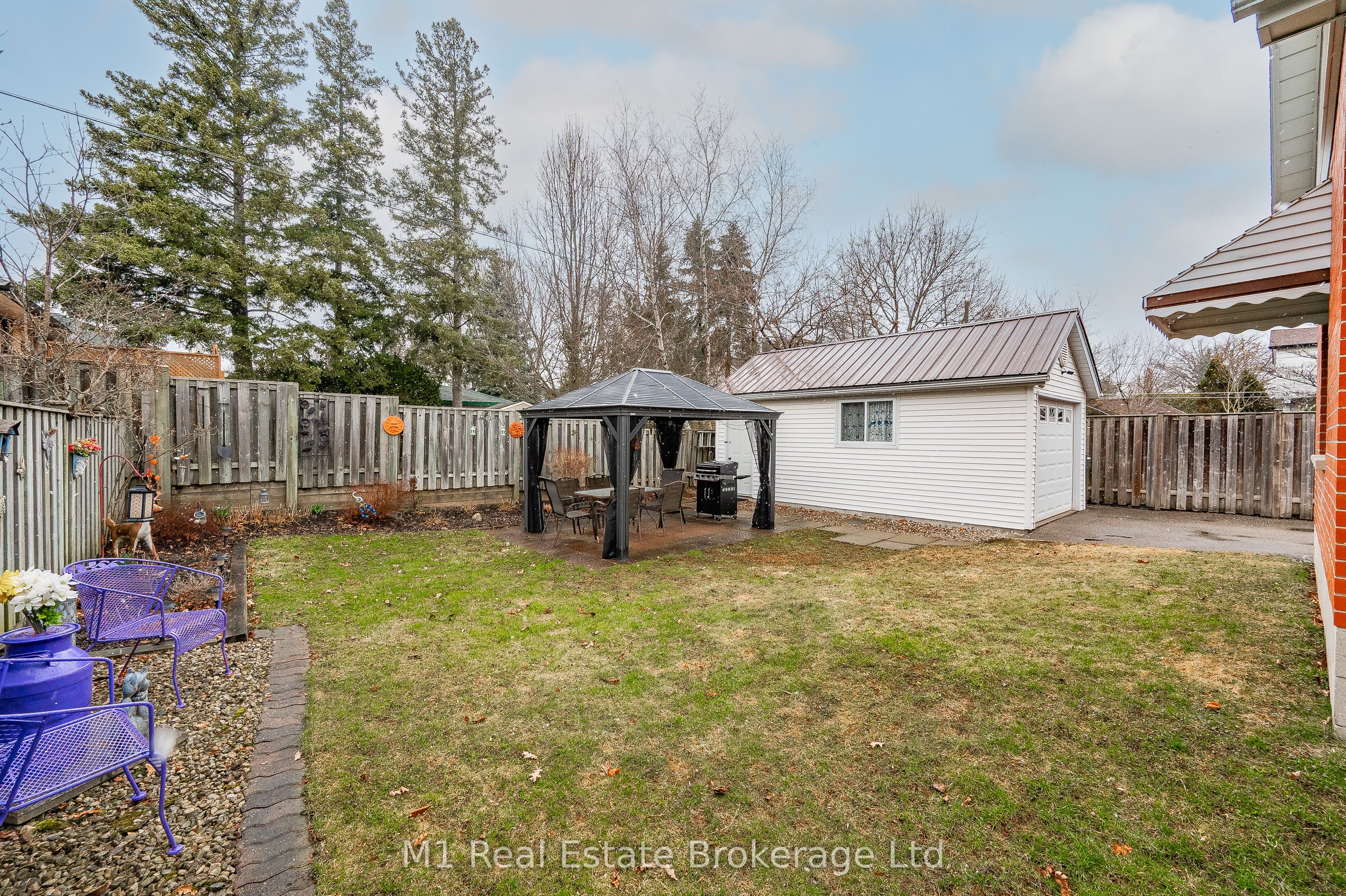 Photo 76 of 33 Verney Street, Guelph, Exhibition Park — HOMEH