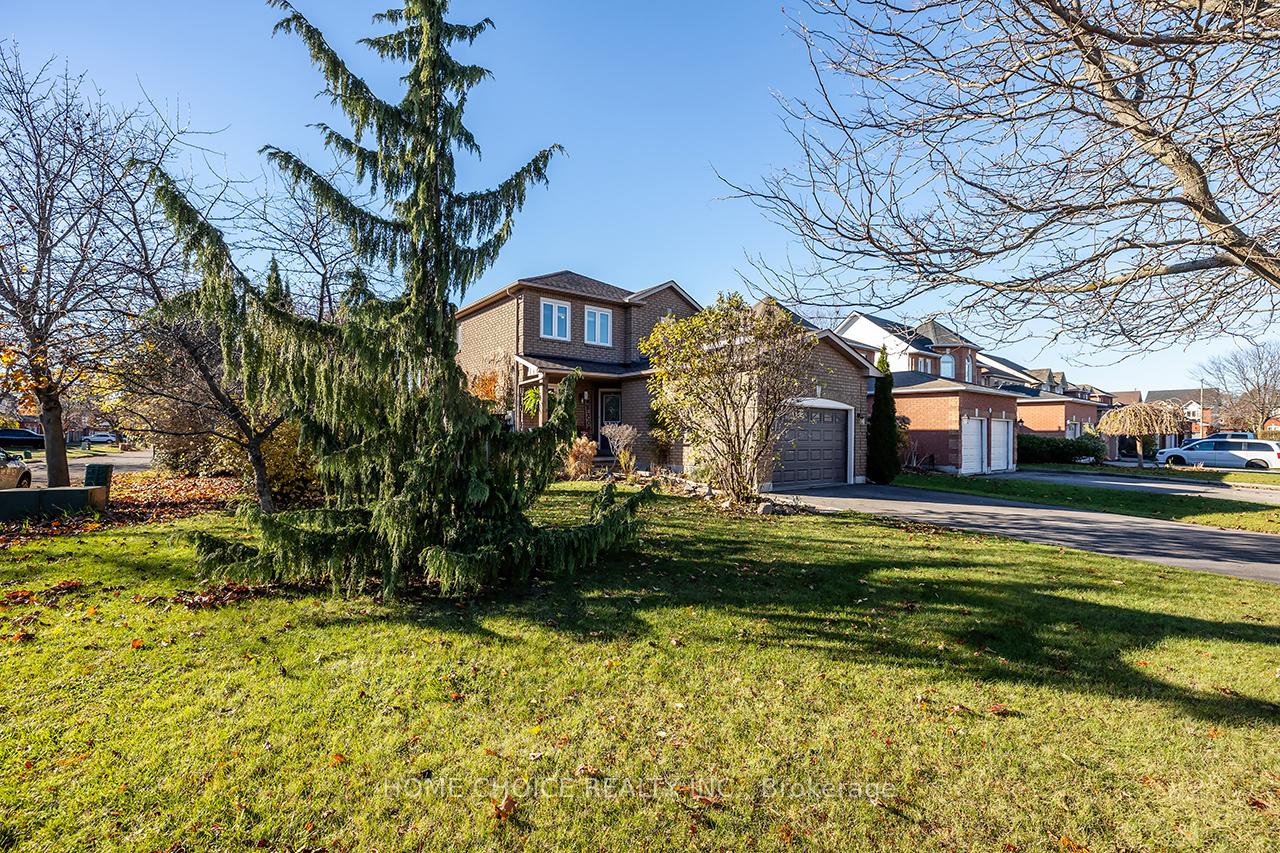 Photo 3 of 30 Edgerton Drive, Clarington, Bowmanville — HOMEH