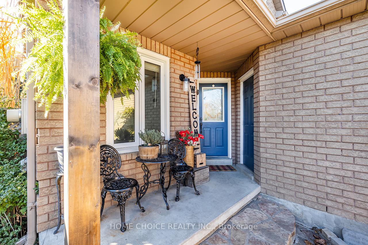Photo 4 of 30 Edgerton Drive, Clarington, Bowmanville — HOMEH