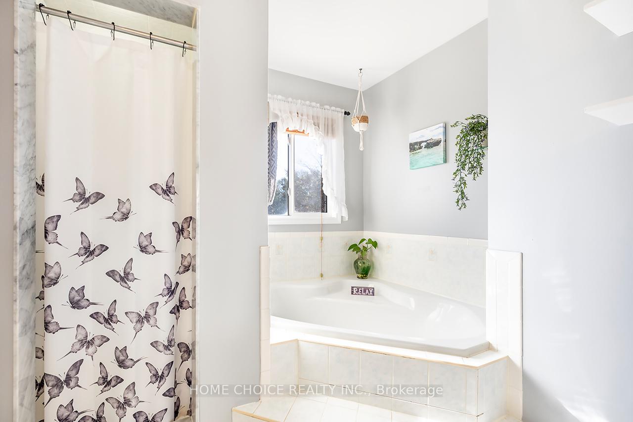 Photo 11 of 30 Edgerton Drive, Clarington, Bowmanville — HOMEH