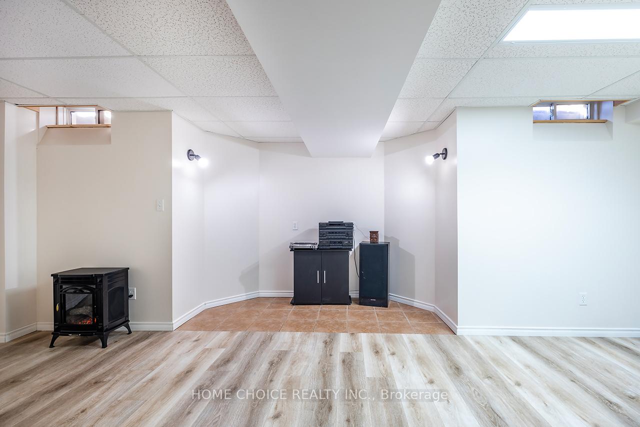 Photo 19 of 30 Edgerton Drive, Clarington, Bowmanville — HOMEH