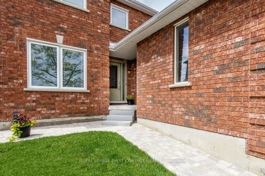 Photo 3 of 87 Stollar Boulevard, Barrie, Little Lake — HOMEH
