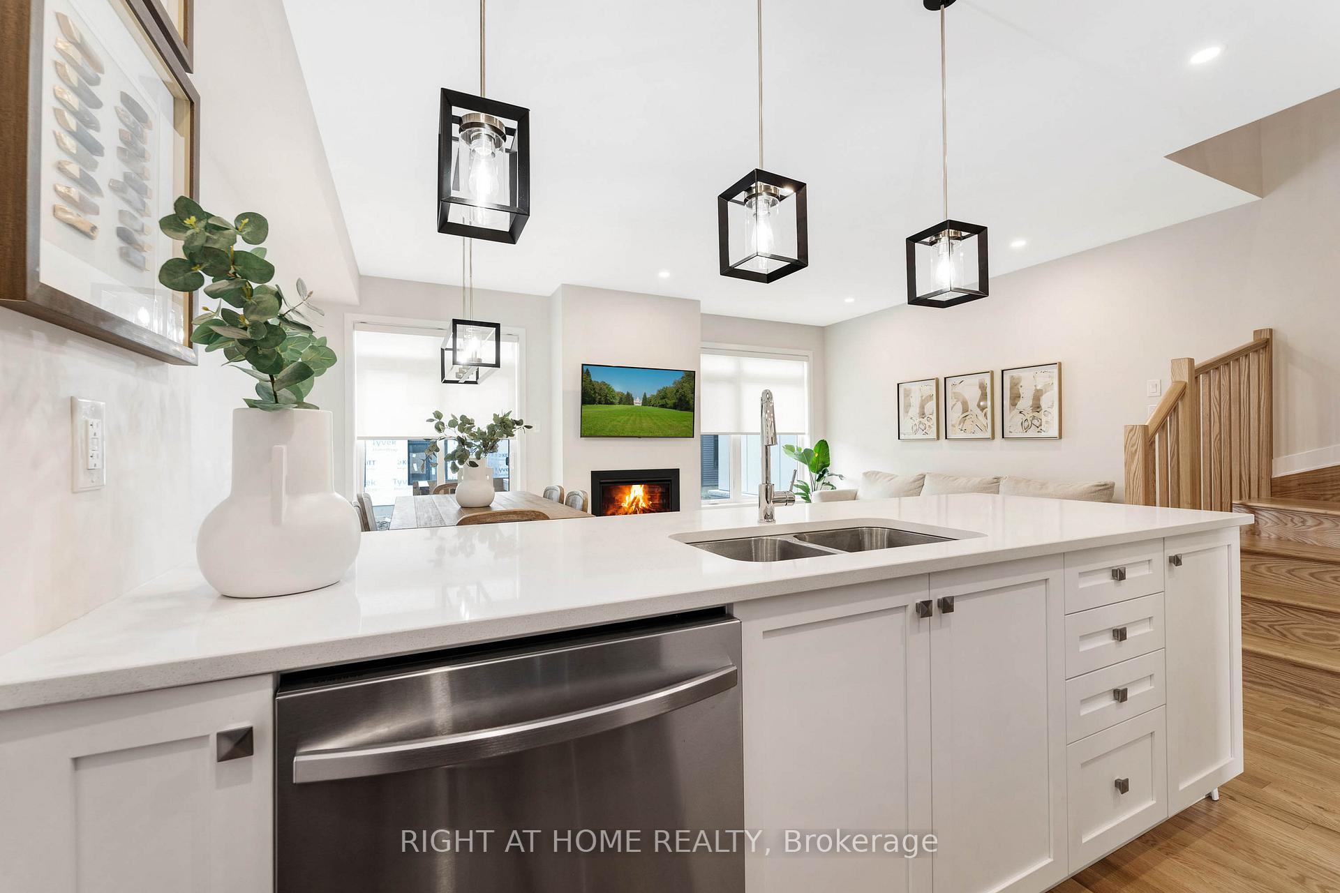 Photo 11 of 974 Acoustic Way, Ottawa, Riverside South/Gloucester Glen — HOMEH