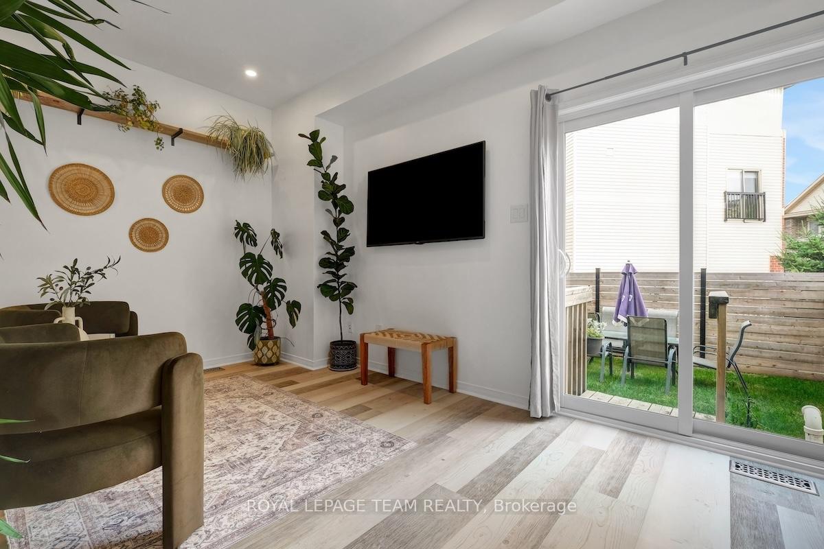 Photo 5 of 153 Camden Private, Ottawa, Barrhaven - Cedargrove/Fraserdale — HOMEH