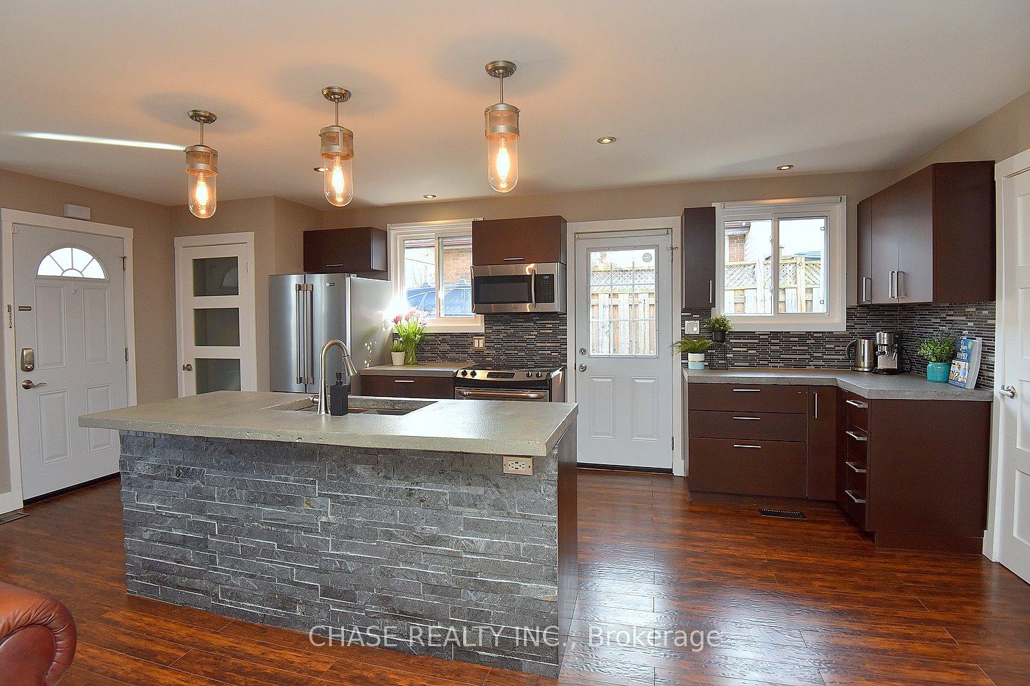 Photo 8 of 614 Upper Paradise Road, Hamilton, Fessenden — HOMEH