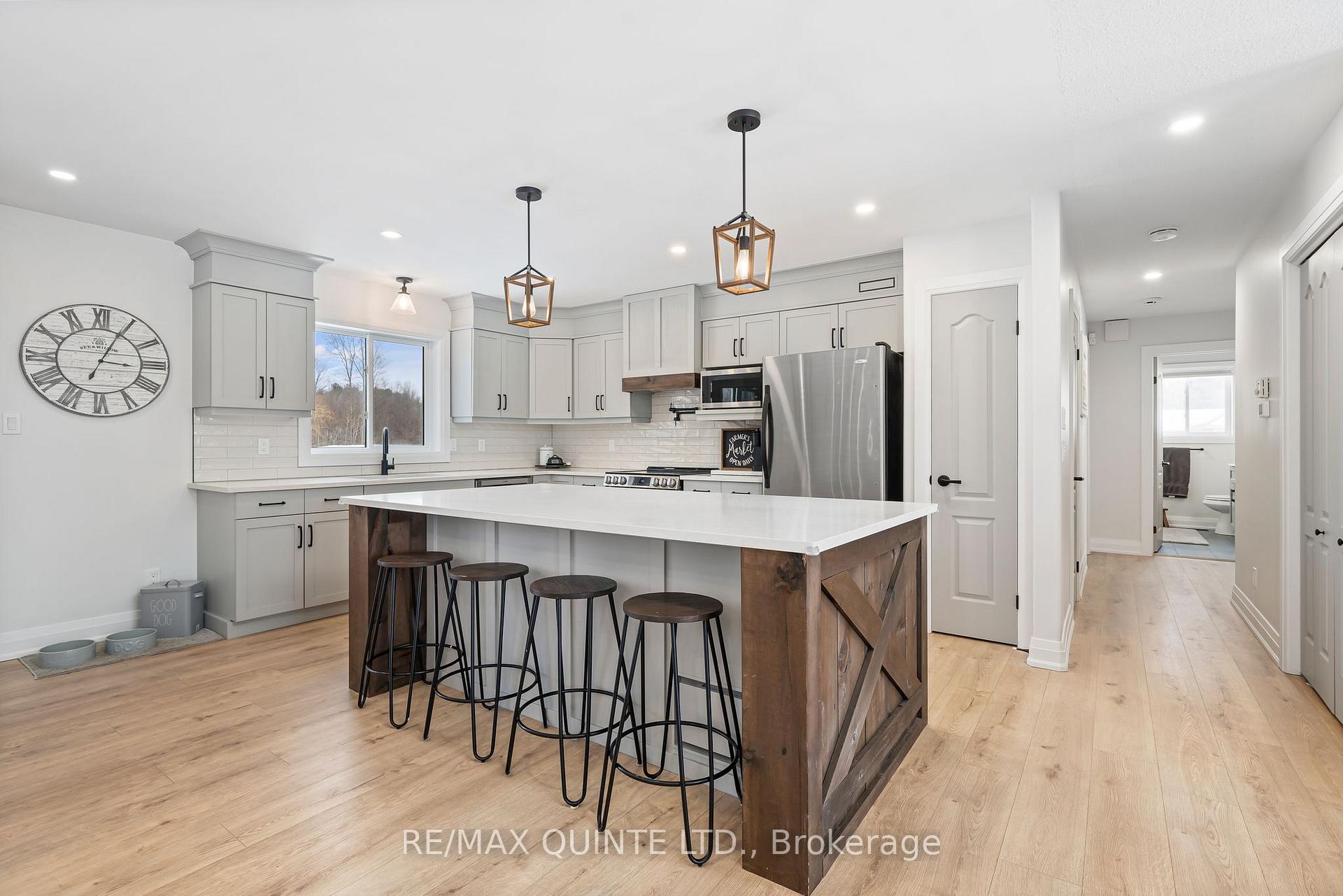 Photo 5 of 544 Townsend Road, Belleville, Thurlow Ward — HOMEH