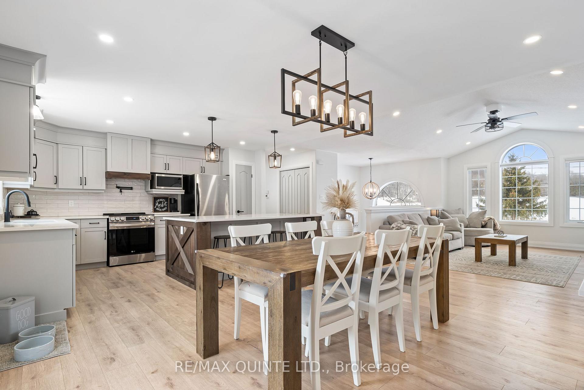 Photo 10 of 544 Townsend Road, Belleville, Thurlow Ward — HOMEH