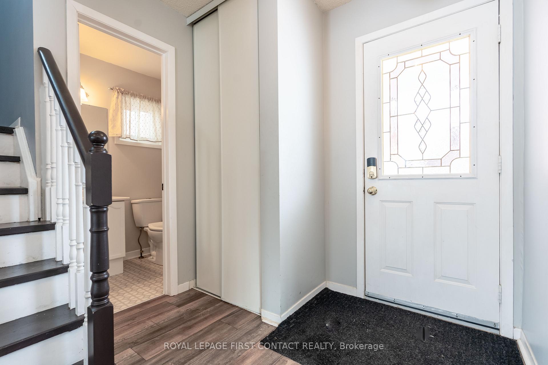 Photo 3 of 272 Dodson Road, Barrie, Innis-Shore — HOMEH