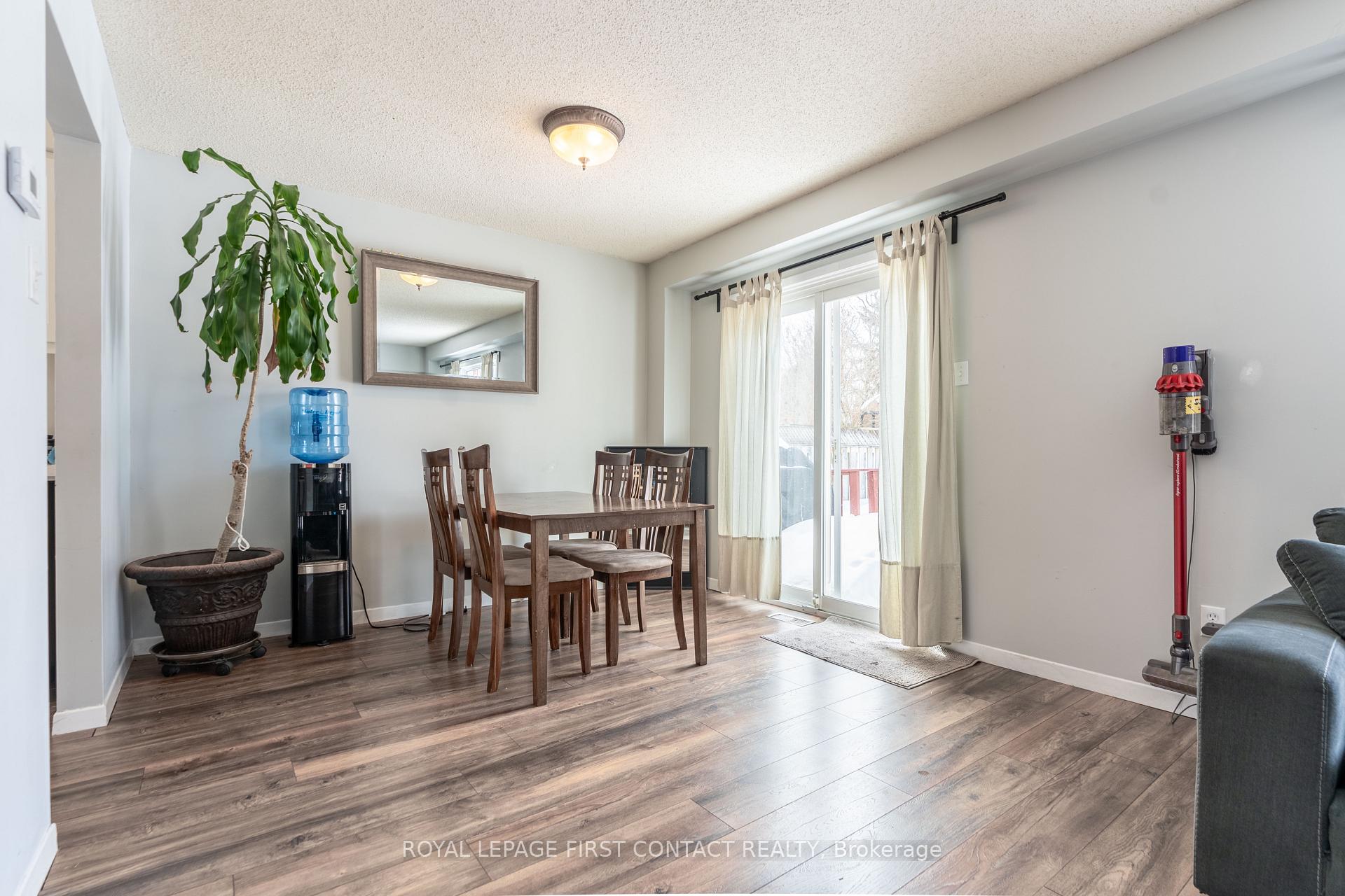 Photo 7 of 272 Dodson Road, Barrie, Innis-Shore — HOMEH