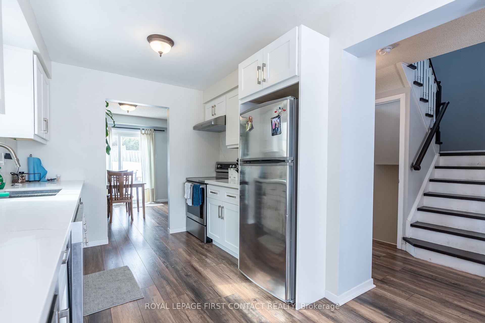 Photo 10 of 272 Dodson Road, Barrie, Innis-Shore — HOMEH