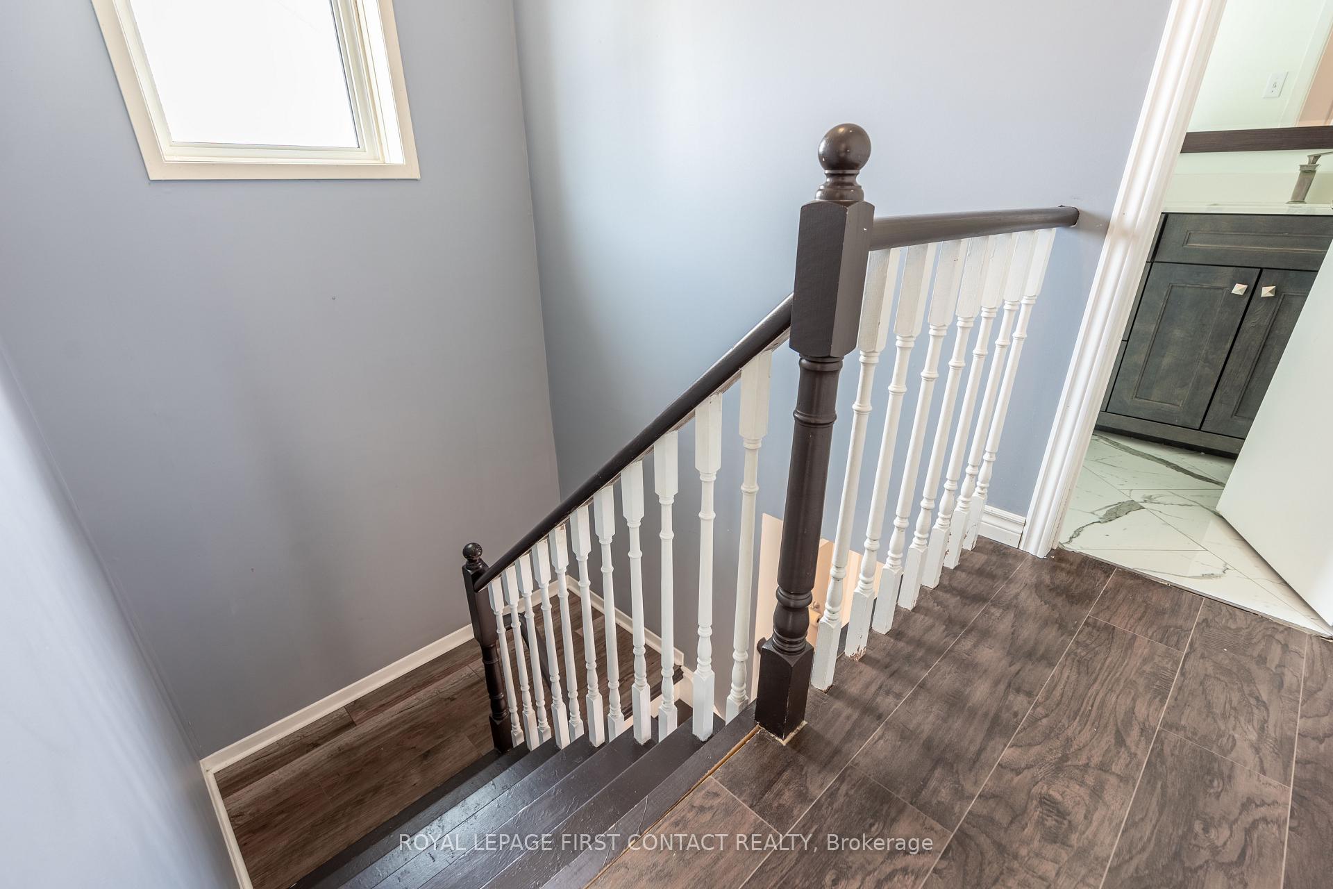 Photo 12 of 272 Dodson Road, Barrie, Innis-Shore — HOMEH