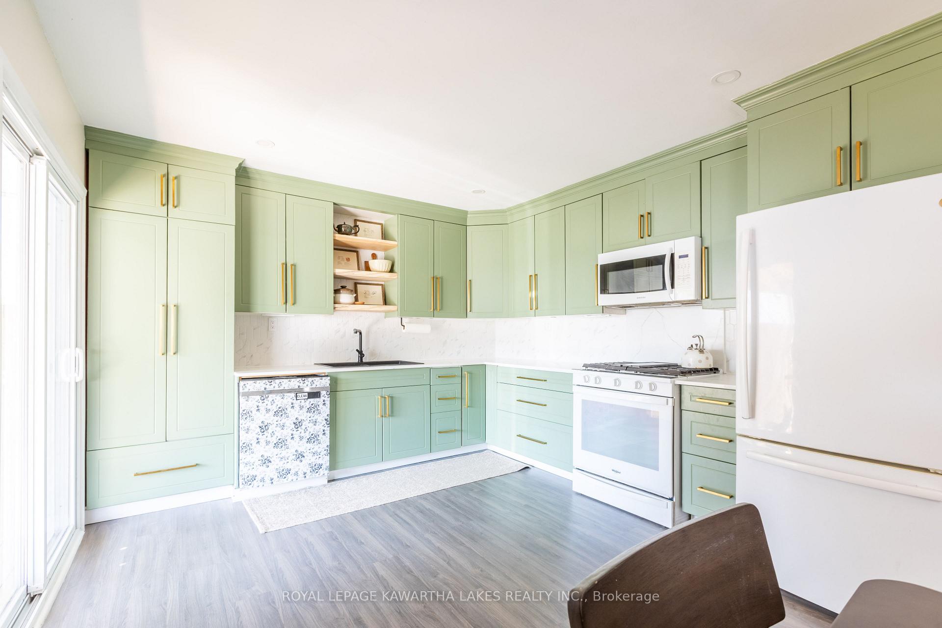Photo 3 of 446 Dundas Street, Brock, Beaverton — HOMEH