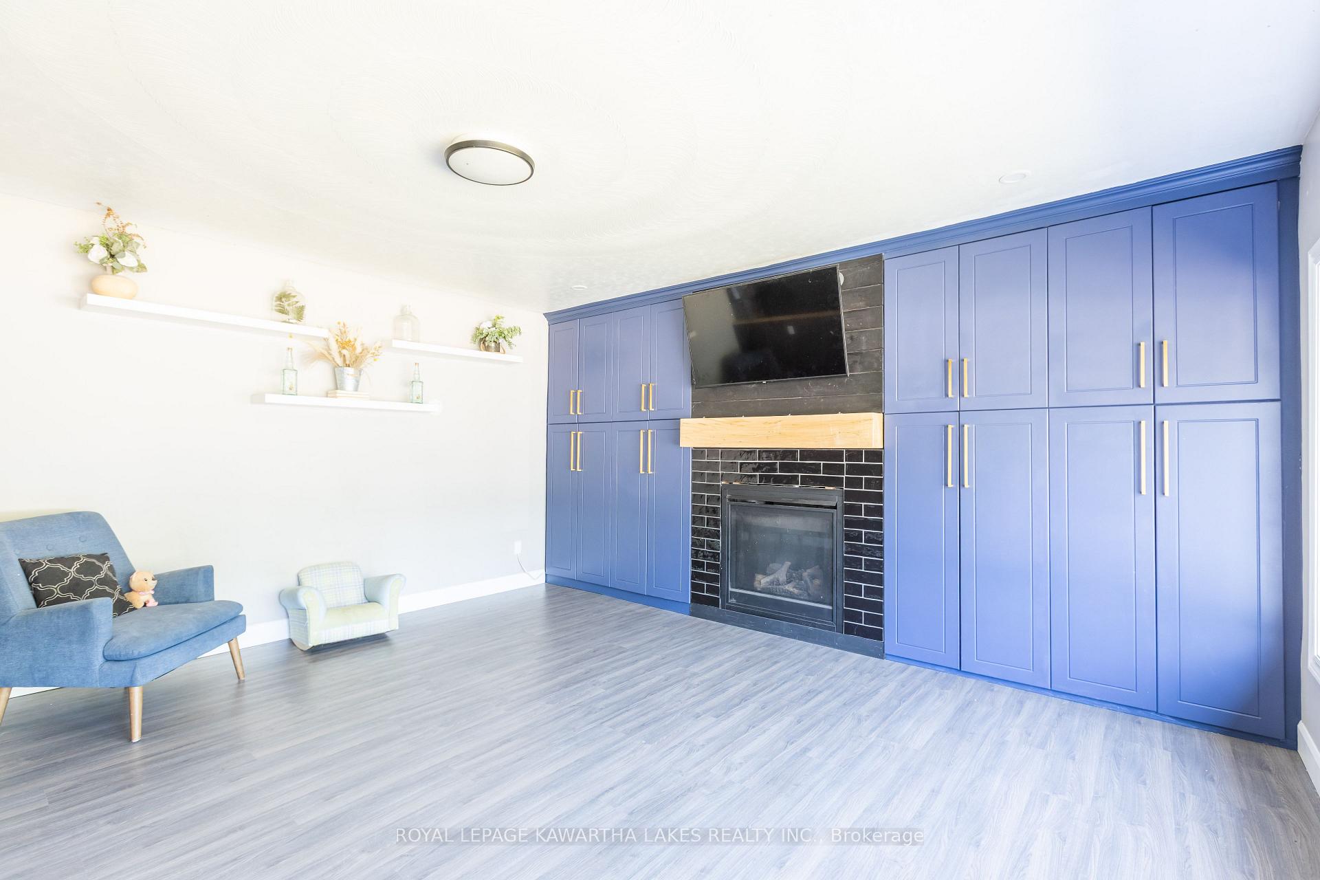 Photo 11 of 446 Dundas Street, Brock, Beaverton — HOMEH