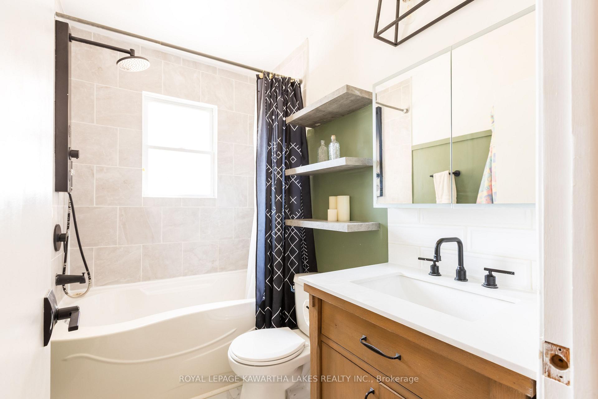 Photo 13 of 446 Dundas Street, Brock, Beaverton — HOMEH
