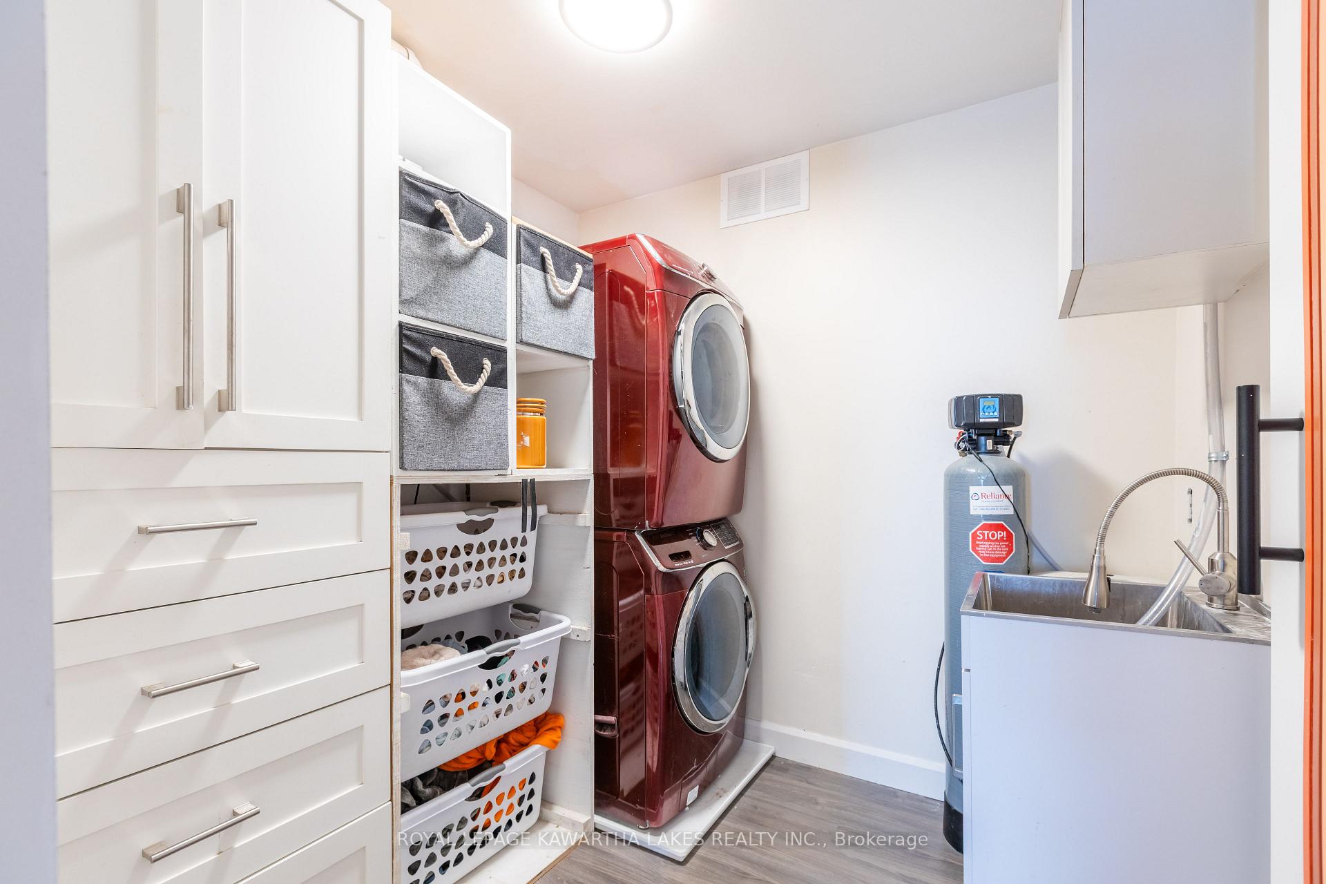 Photo 17 of 446 Dundas Street, Brock, Beaverton — HOMEH