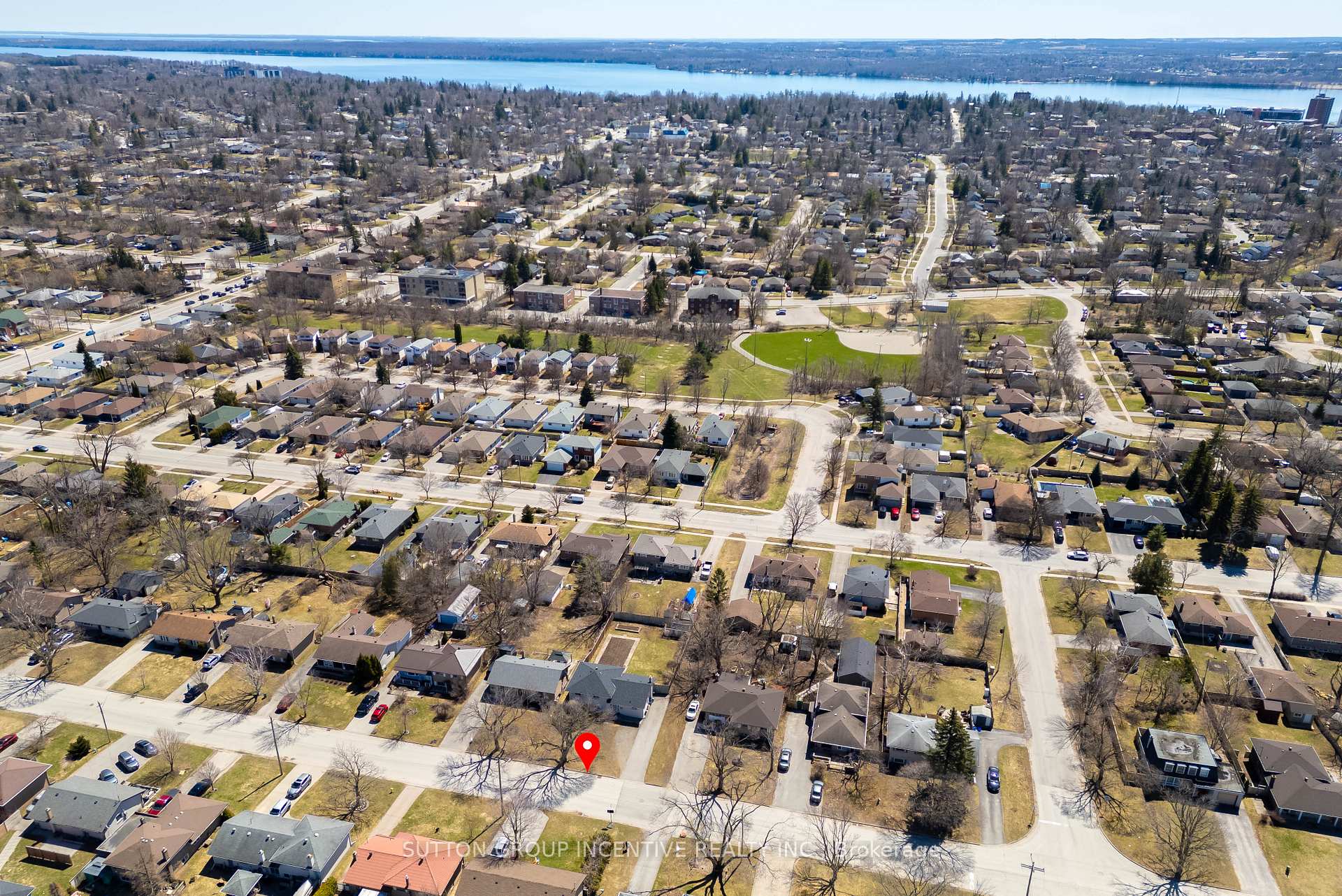 Photo 3 of 69 Ottaway Avenue, Barrie, Wellington — HOMEH