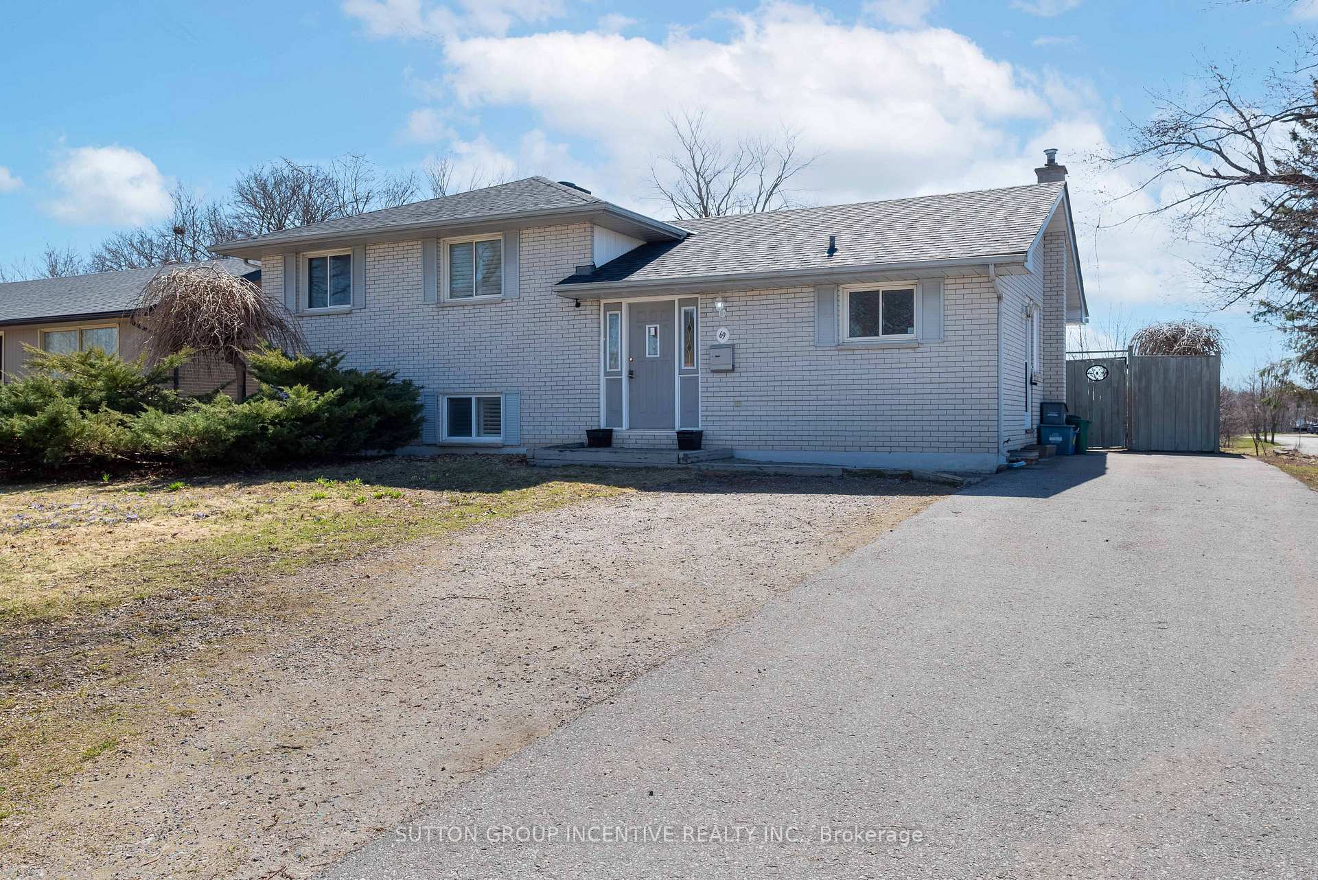 Photo 4 of 69 Ottaway Avenue, Barrie, Wellington — HOMEH