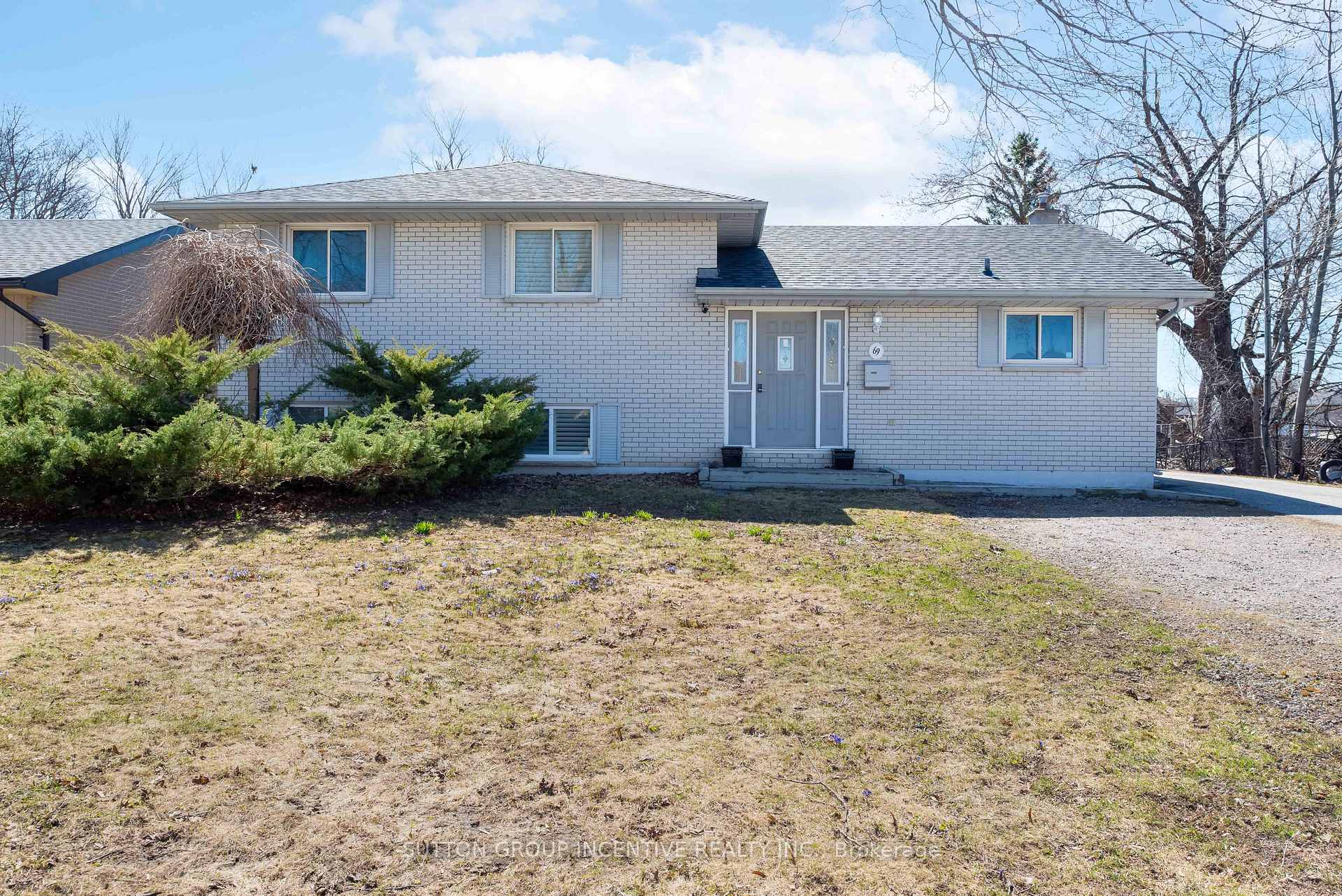 Photo 5 of 69 Ottaway Avenue, Barrie, Wellington — HOMEH