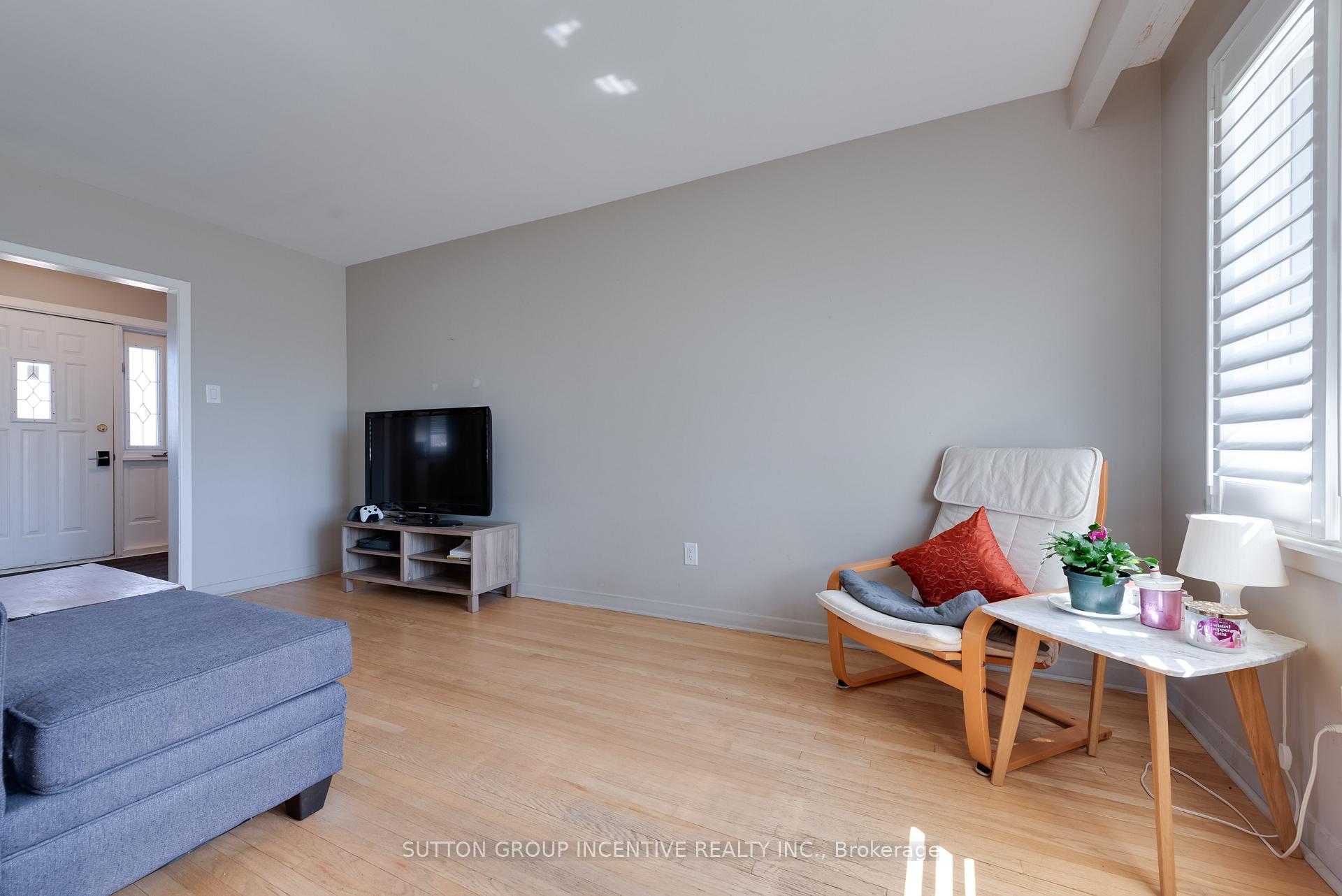 Photo 13 of 69 Ottaway Avenue, Barrie, Wellington — HOMEH