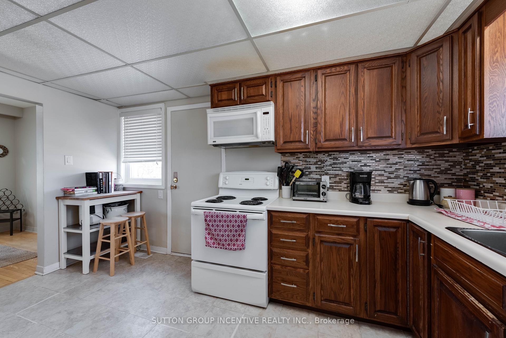 Photo 17 of 69 Ottaway Avenue, Barrie, Wellington — HOMEH