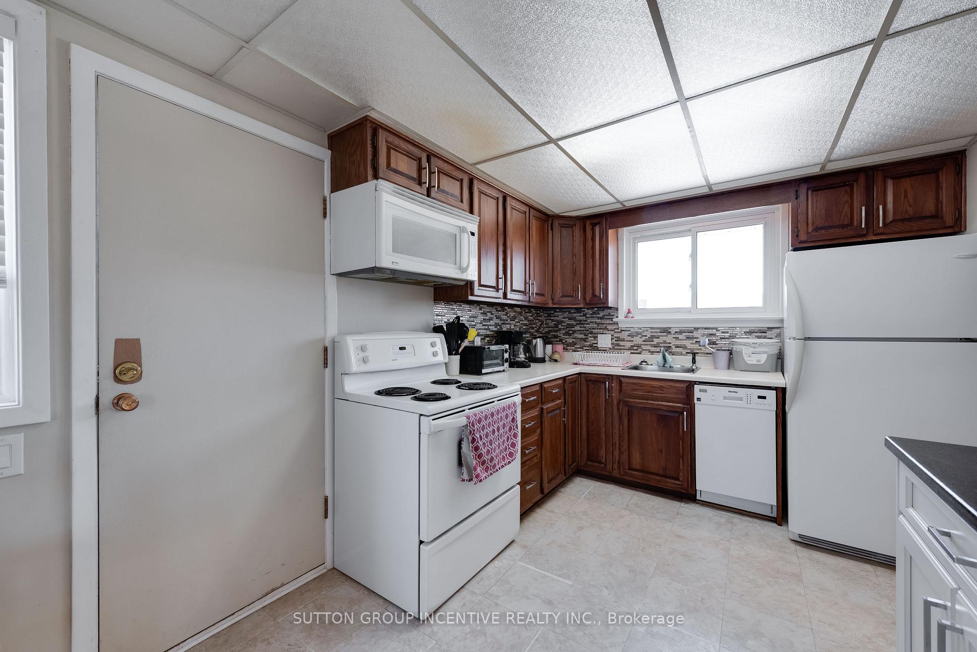 Photo 18 of 69 Ottaway Avenue, Barrie, Wellington — HOMEH