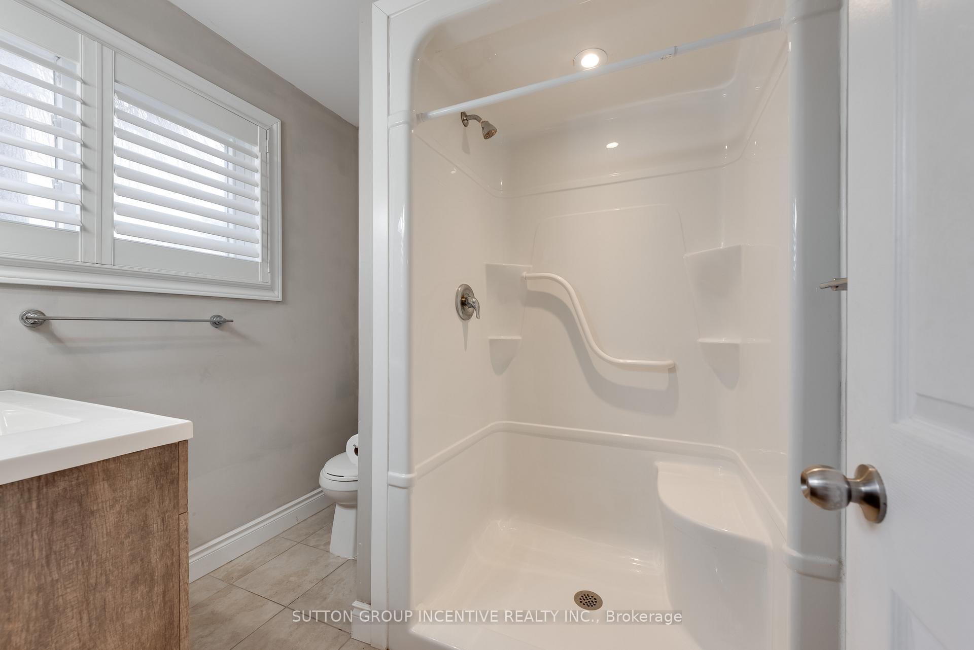 Photo 33 of 69 Ottaway Avenue, Barrie, Wellington — HOMEH