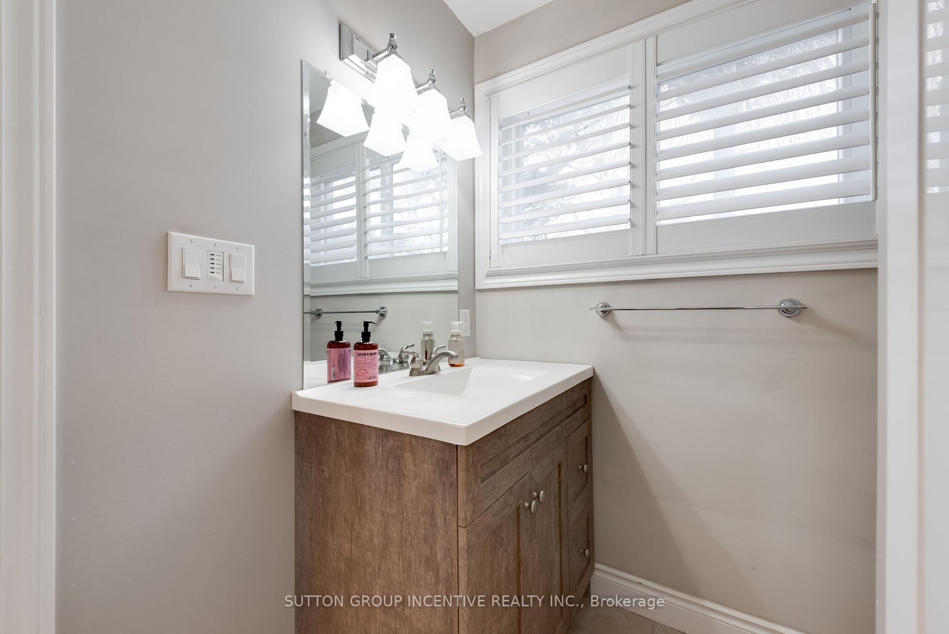 Photo 34 of 69 Ottaway Avenue, Barrie, Wellington — HOMEH