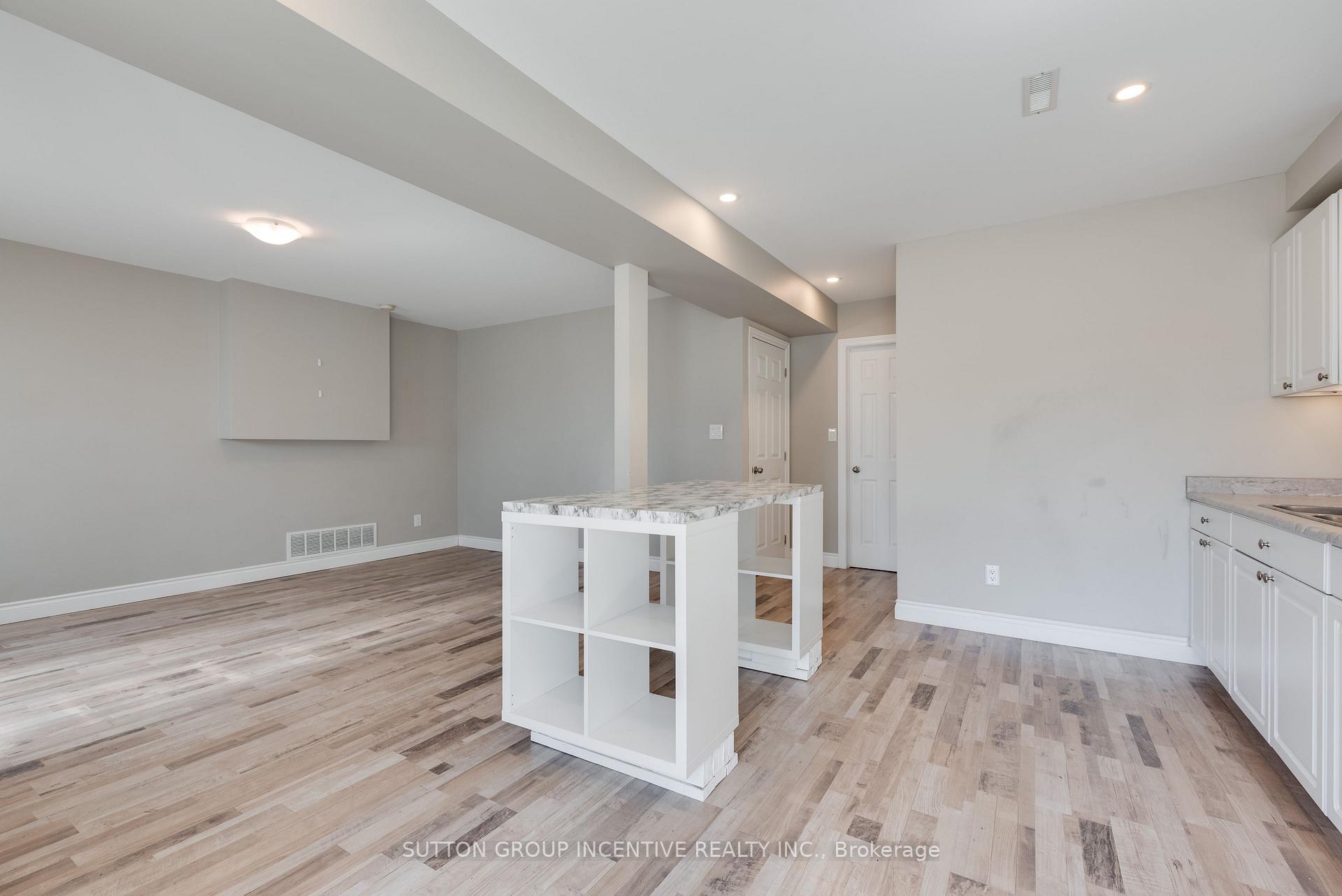 Photo 39 of 69 Ottaway Avenue, Barrie, Wellington — HOMEH