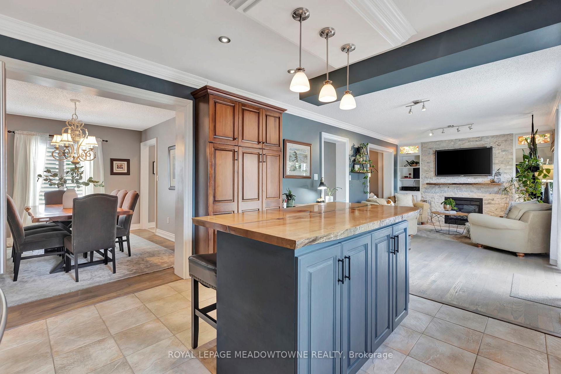 Photo 6 of 1 Woodspring Court E, Hamilton, Rural Flamborough — HOMEH