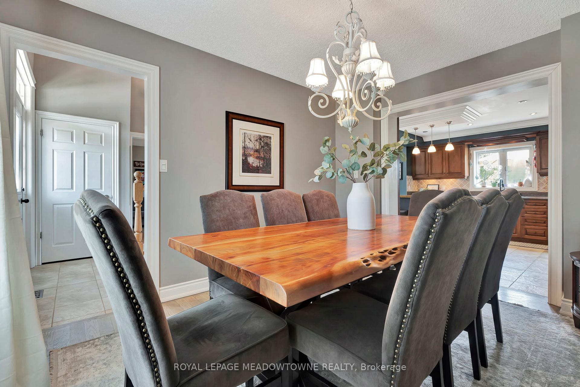 Photo 11 of 1 Woodspring Court E, Hamilton, Rural Flamborough — HOMEH