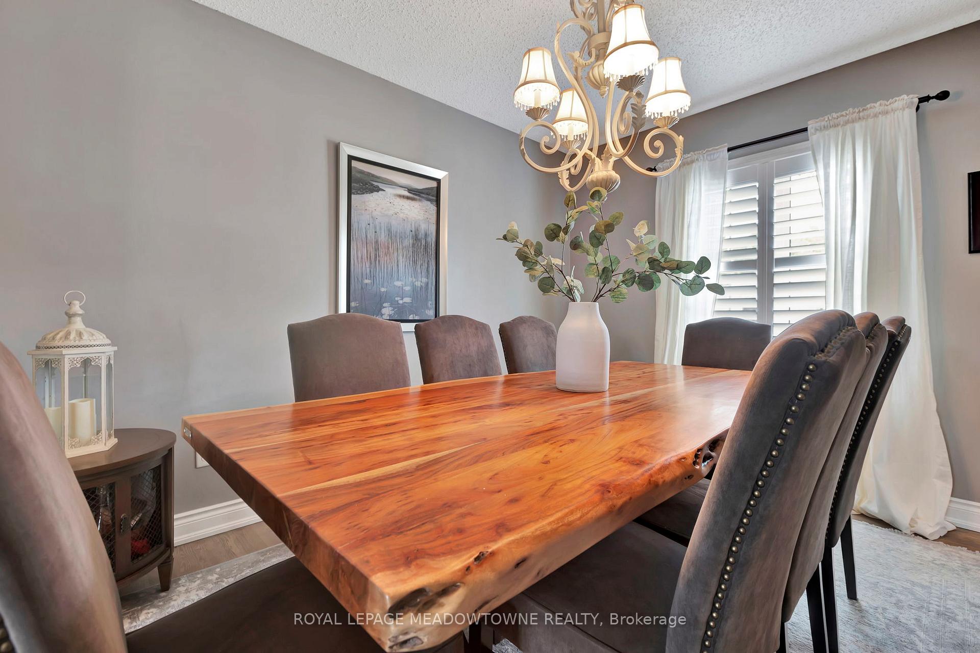 Photo 12 of 1 Woodspring Court E, Hamilton, Rural Flamborough — HOMEH