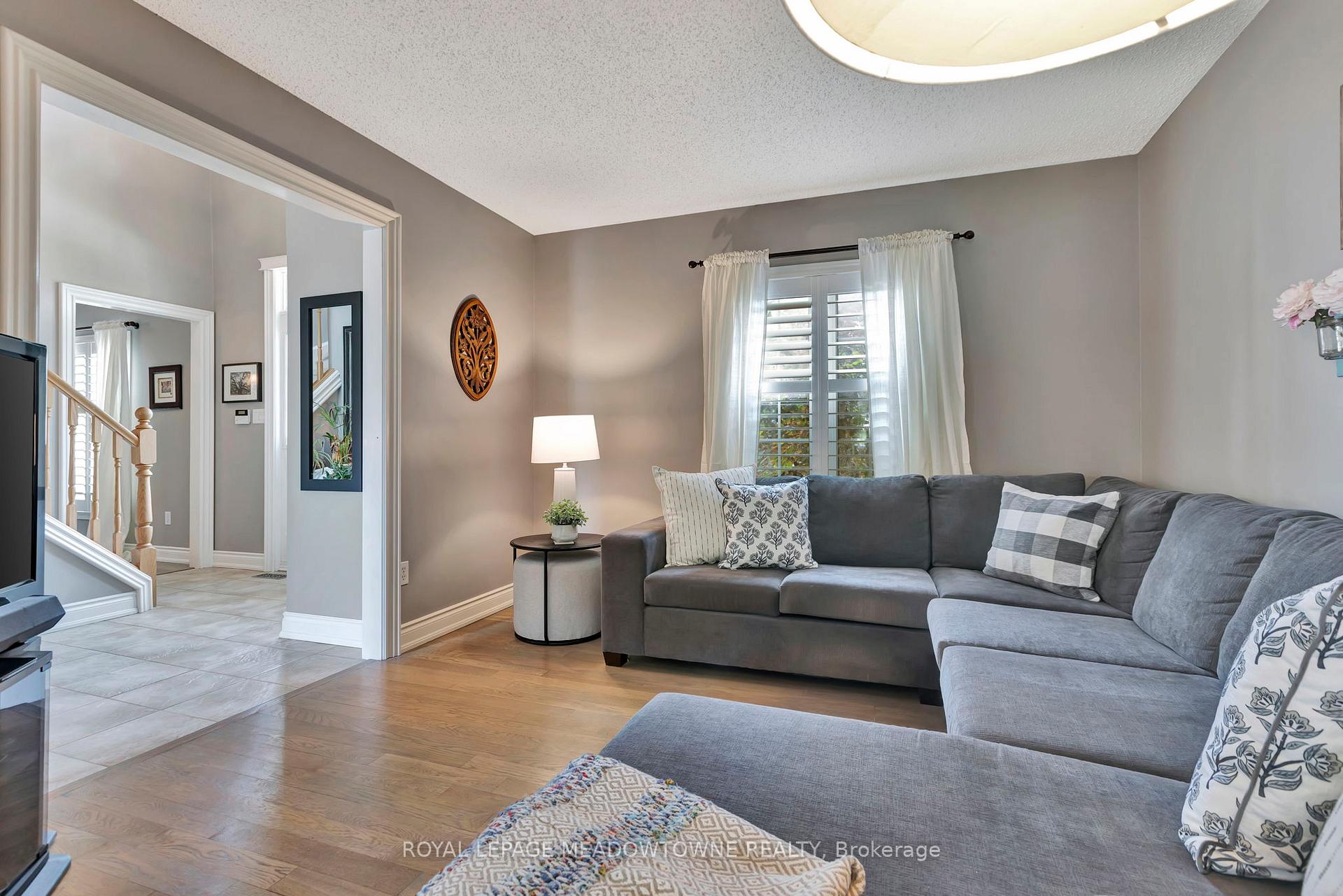 Photo 14 of 1 Woodspring Court E, Hamilton, Rural Flamborough — HOMEH