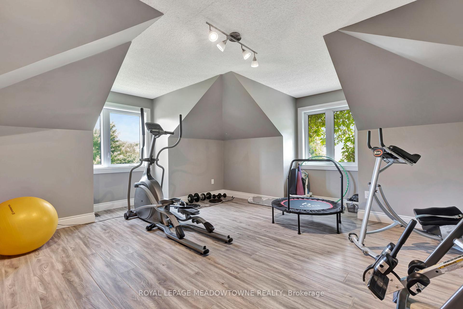 Photo 21 of 1 Woodspring Court E, Hamilton, Rural Flamborough — HOMEH