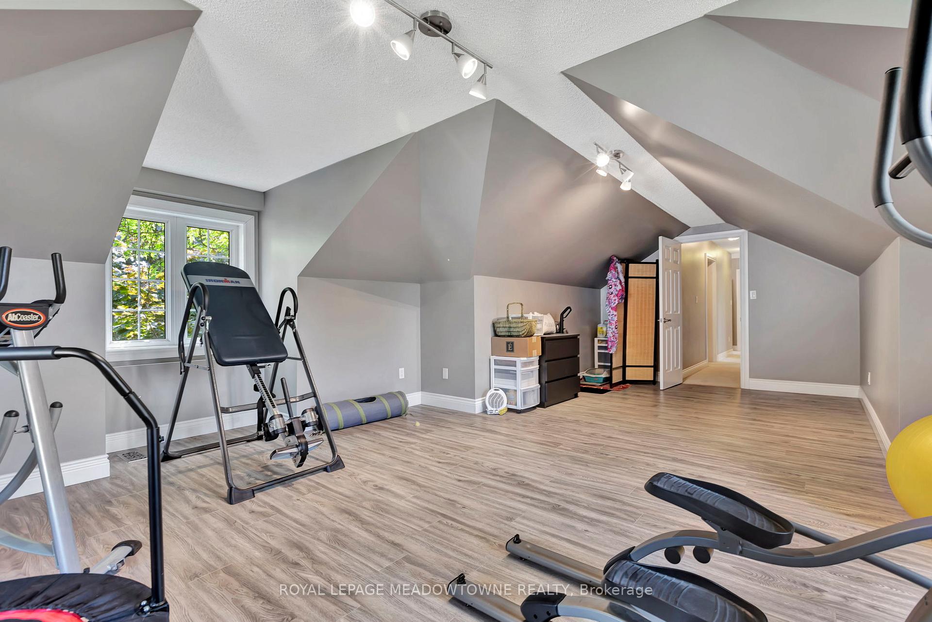 Photo 22 of 1 Woodspring Court E, Hamilton, Rural Flamborough — HOMEH