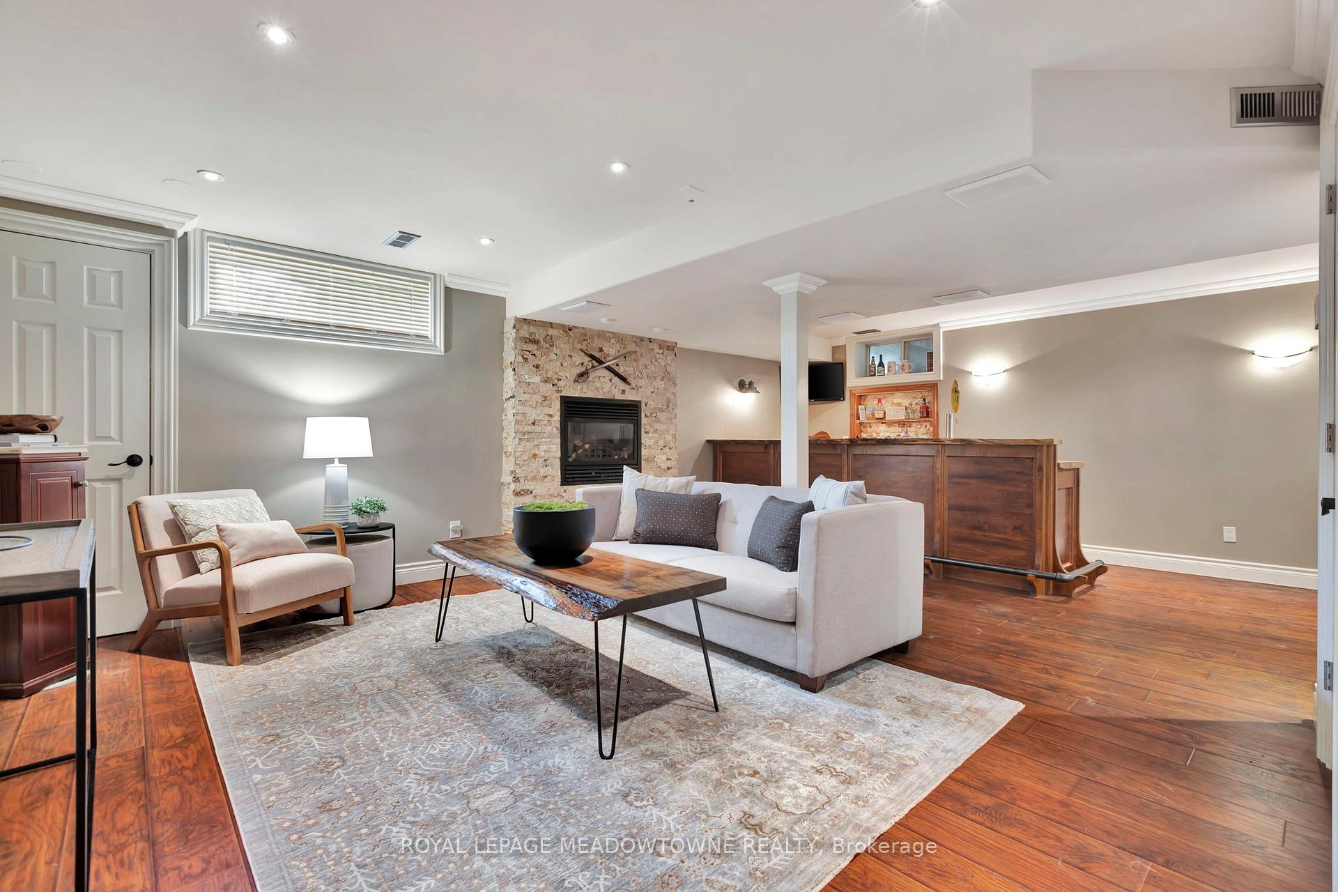Photo 24 of 1 Woodspring Court E, Hamilton, Rural Flamborough — HOMEH
