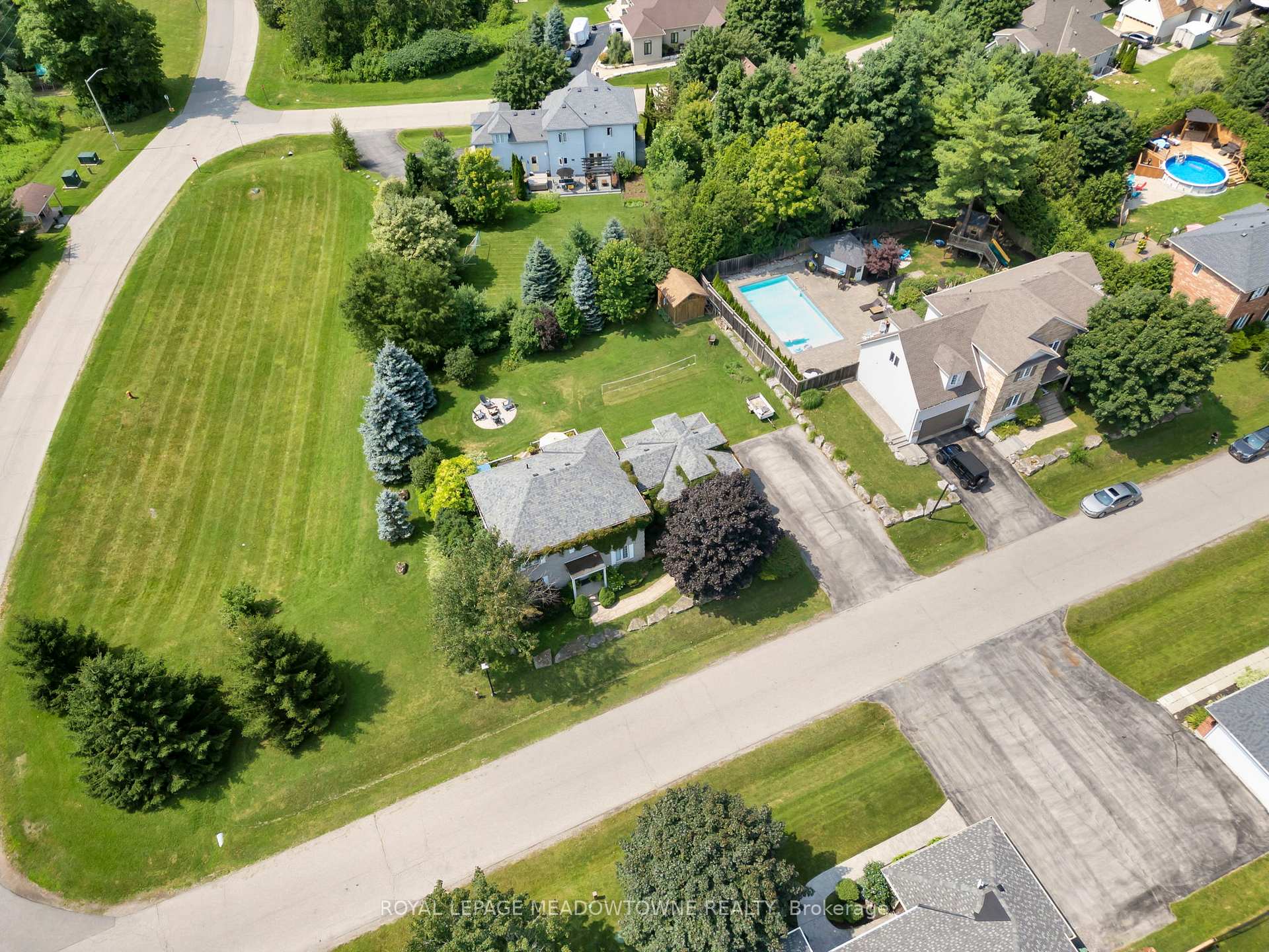 Photo 35 of 1 Woodspring Court E, Hamilton, Rural Flamborough — HOMEH