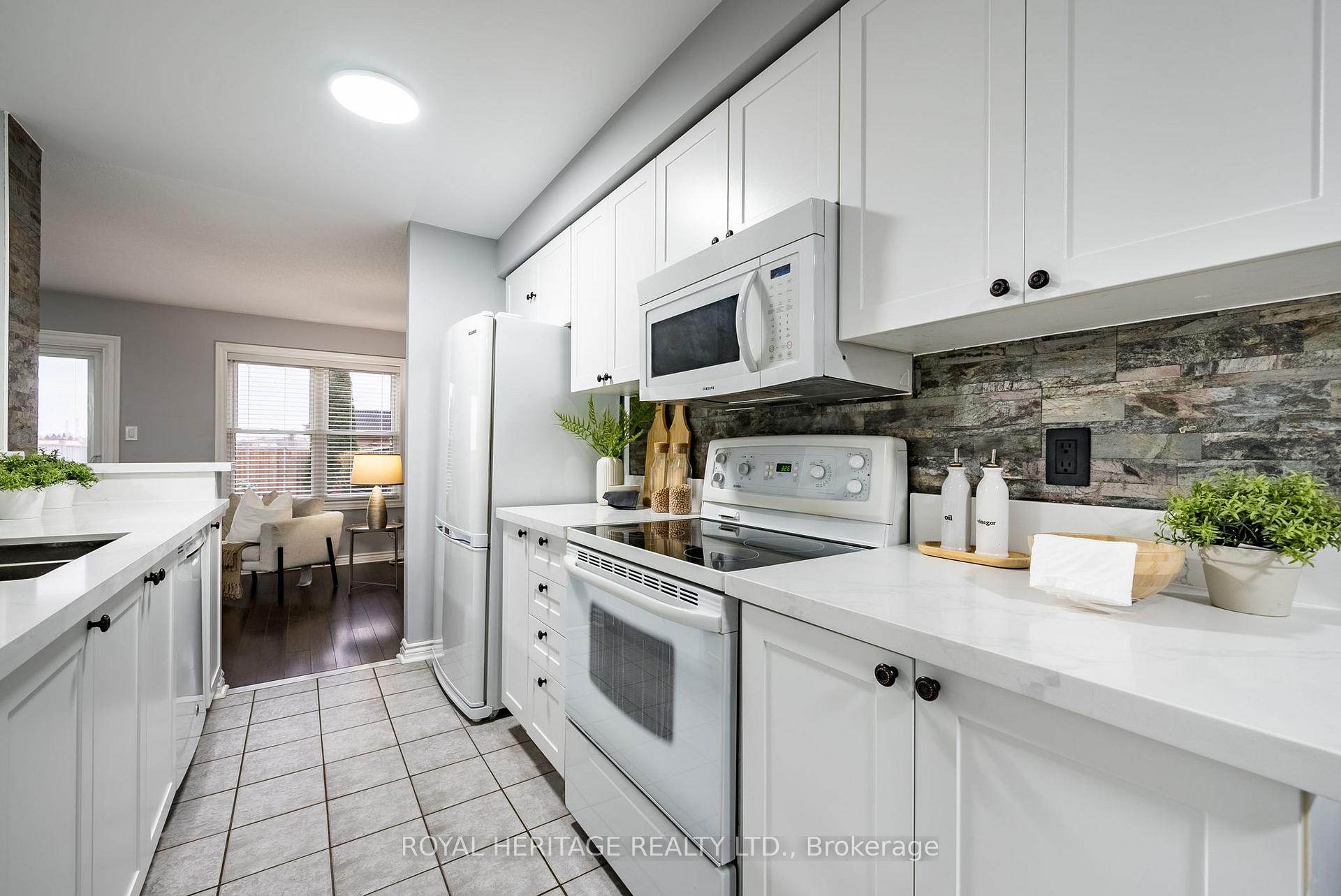 Photo 10 of 107 Shady Lane Crescent, Clarington, Bowmanville — HOMEH